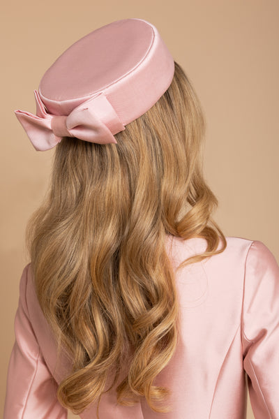 ‘Windsor’ Silk and Wool Pillbox Hat with Bow in Rosa