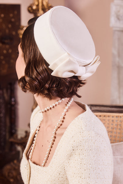‘Windsor’ Silk and Wool Pillbox Hat with Bow in Bianco