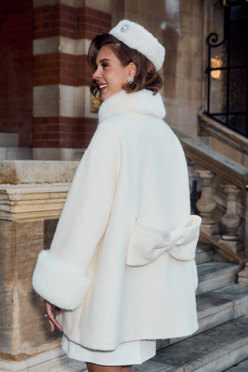 'Ingénue' Wool Cape Coat with Faux Fur in Bianco
