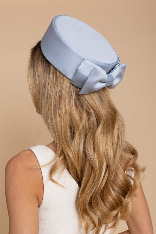 🎁 ‘Windsor’ Silk and Wool Pillbox Hat with Bow in Blu (10% off)