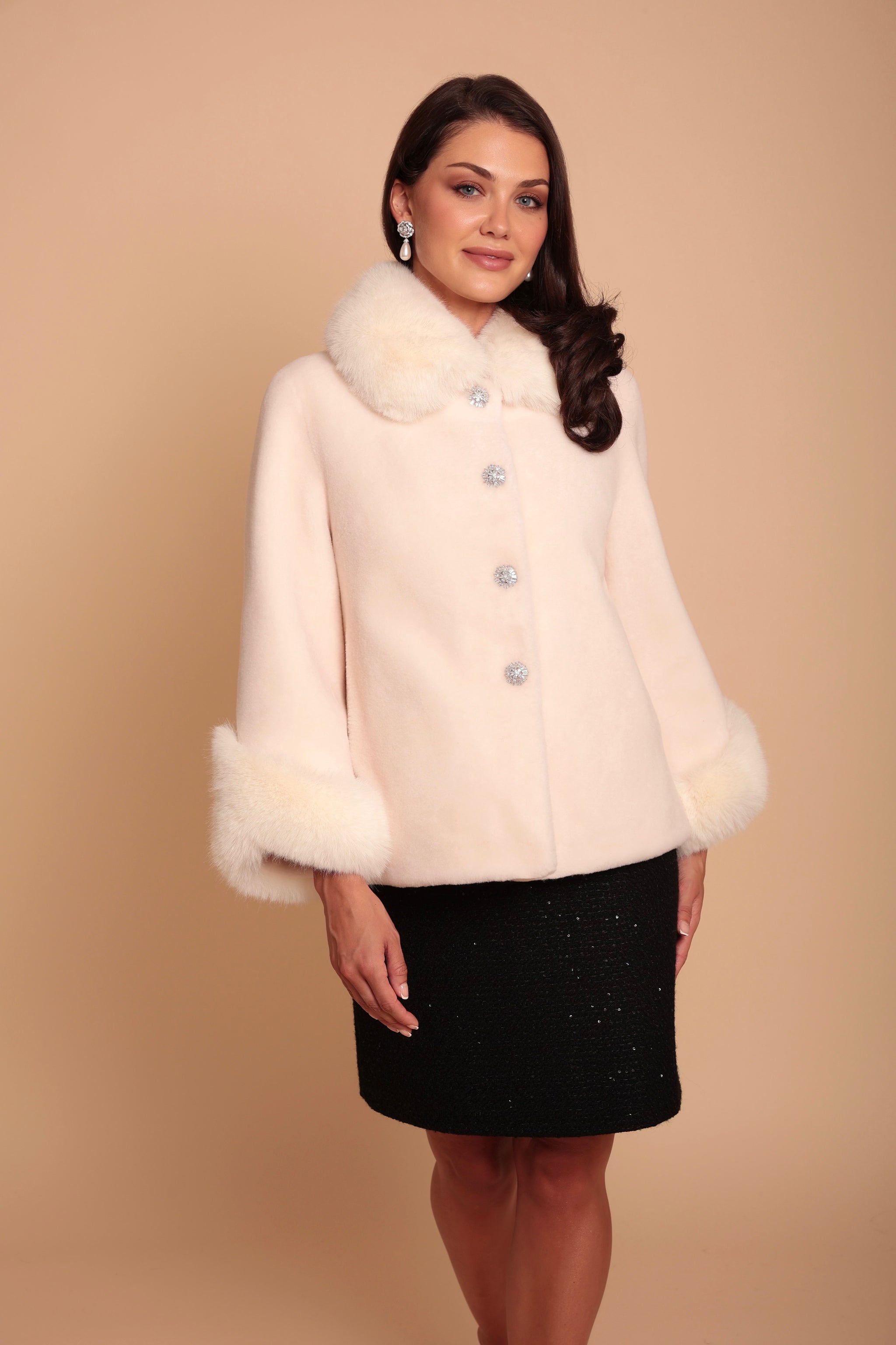 Gene' Short Wool Coat with Faux Fur Collar in Bianco – Santinni Gene' Short Wool Coat with Faux Fur Collar in Bianco – Santinni