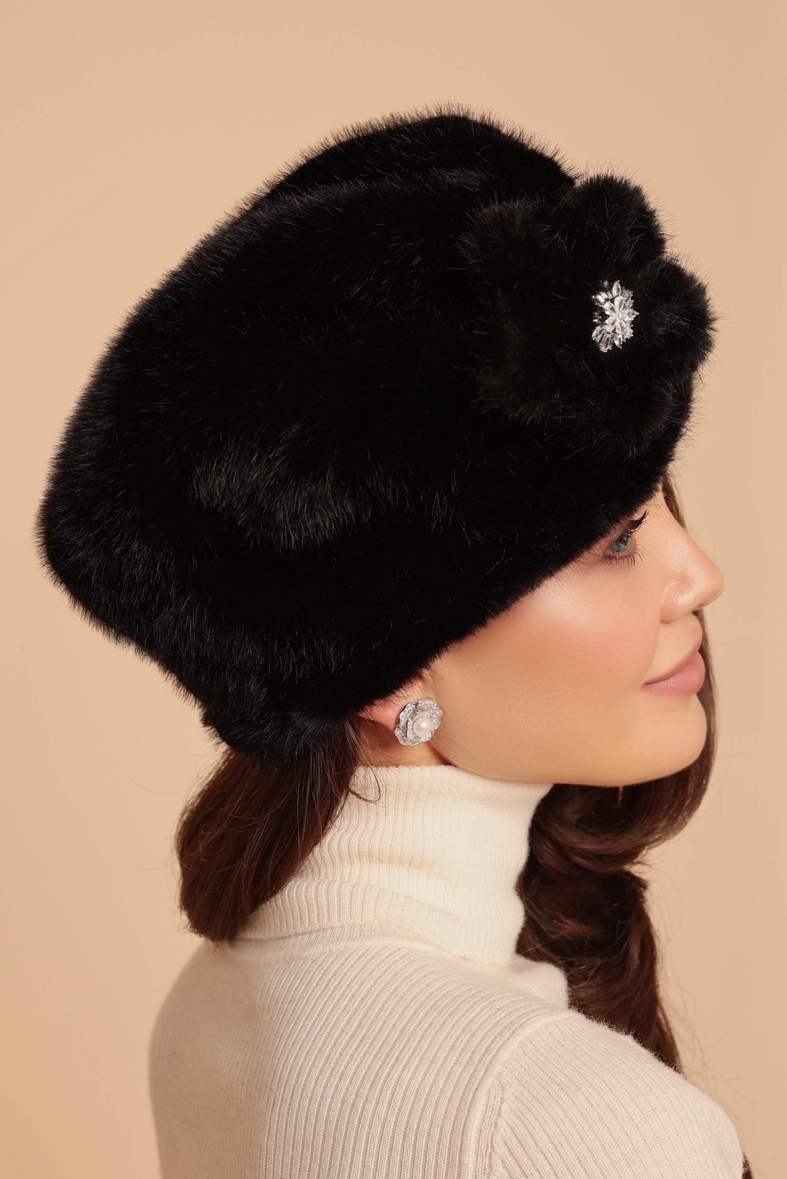 'Marion' Faux Fur Hat with Flower Motif in Nero