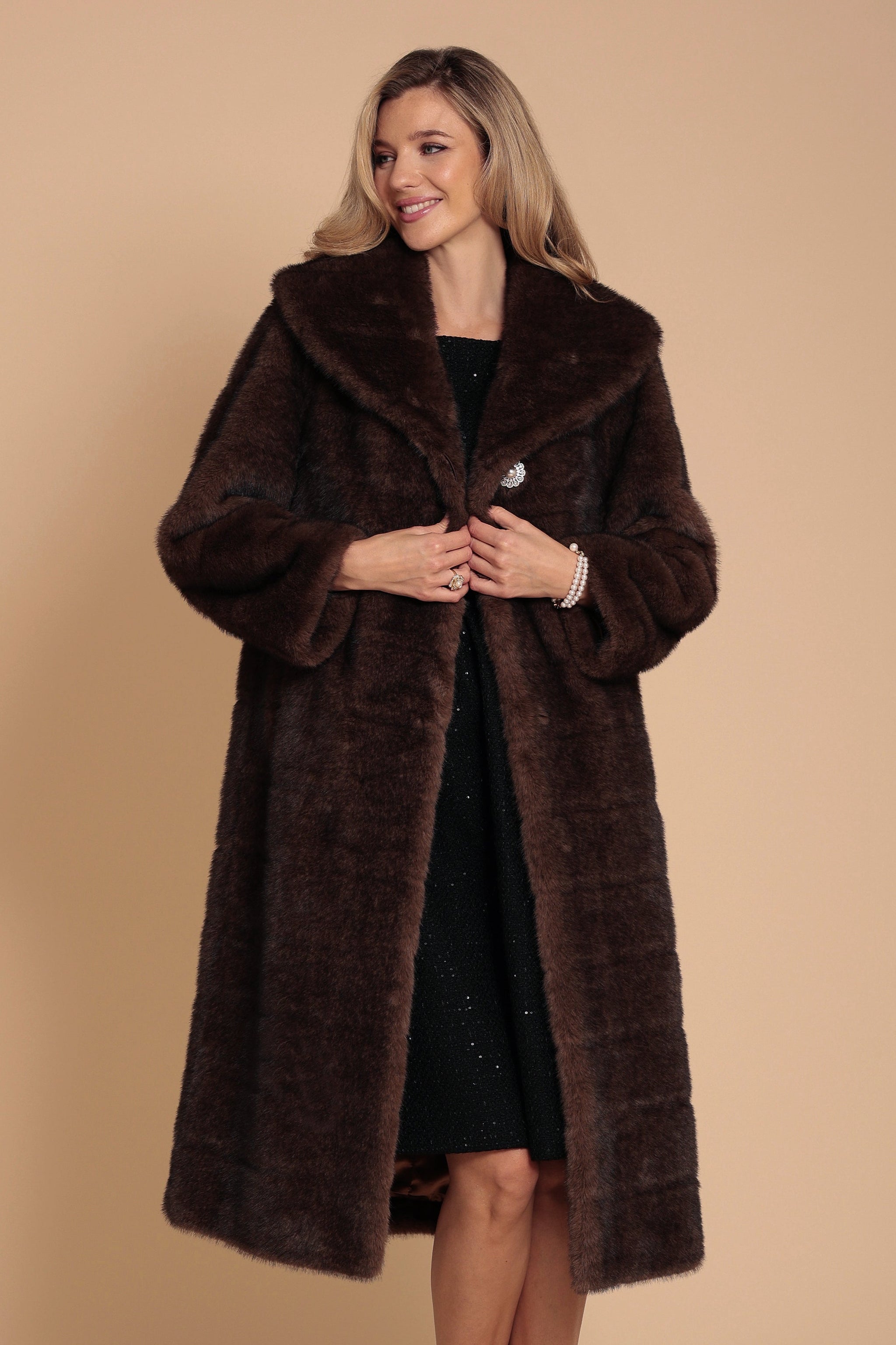 Hollywood' Full-Length Faux Fur Coat in Marrone – Santinni