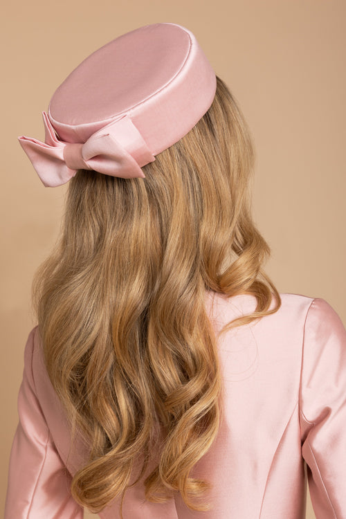🎁 ‘Windsor’ Silk and Wool Pillbox Hat with Bow in Rosa (10% off)