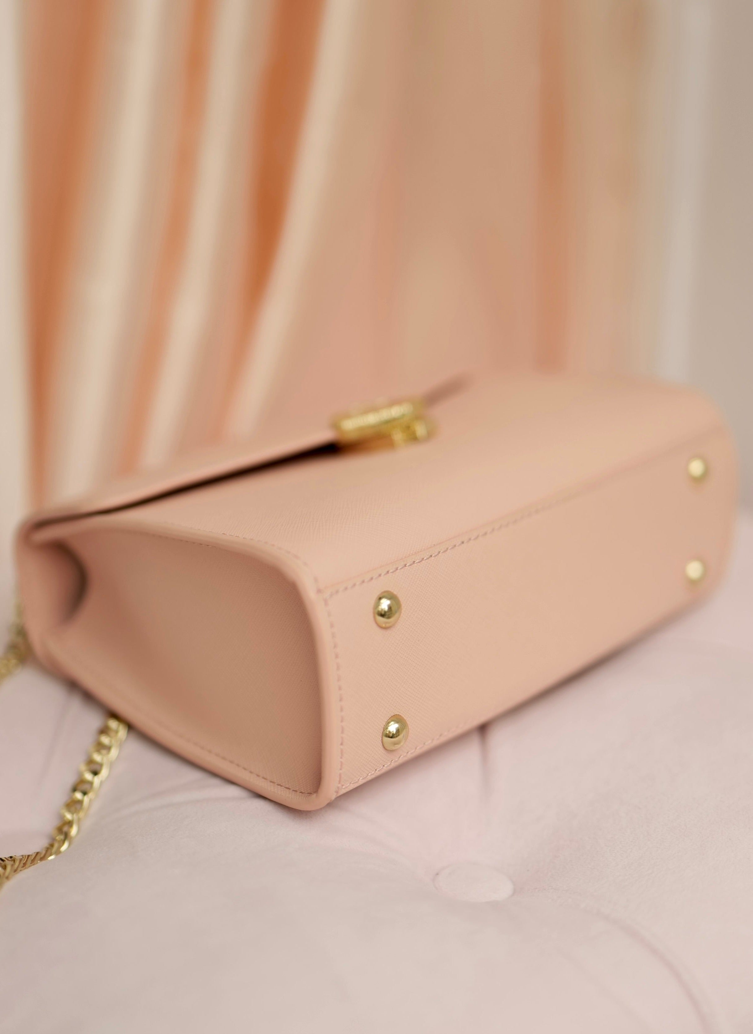 'Venus' Saffiano Leather Handbag in Rosa