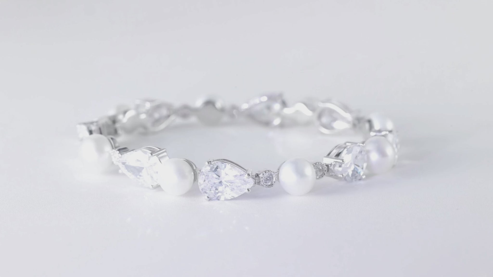 Tesoro' Freshwater Pearl and Zircon Crystal Silver Bracelet – Santinni
