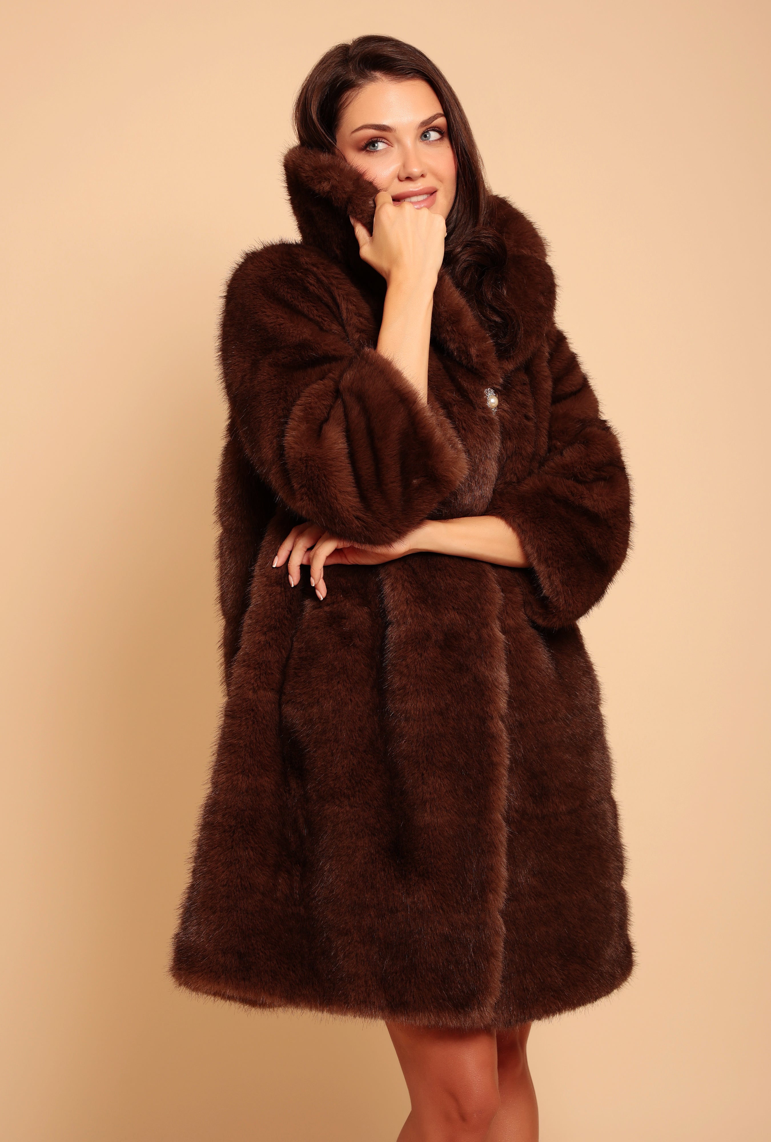 'Hollywood' Faux Fur Coat in Marrone
