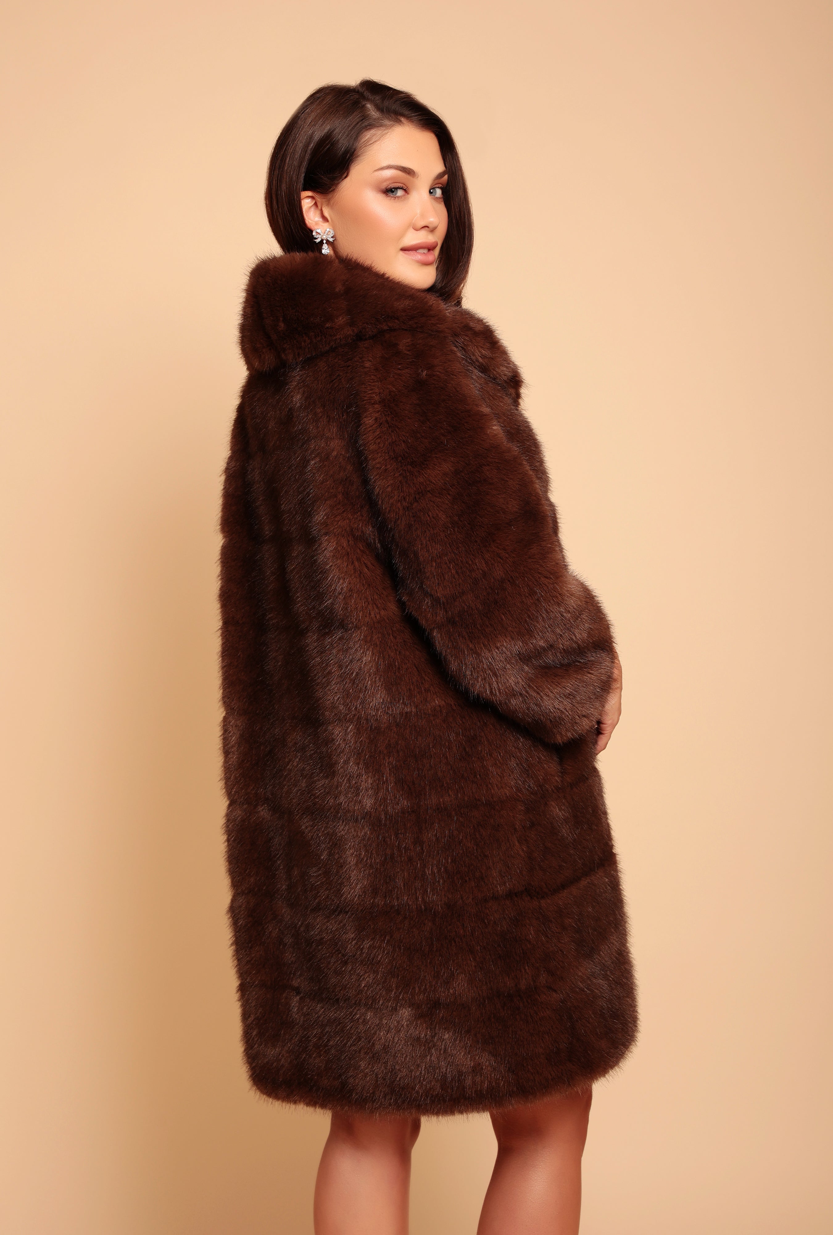 'Hollywood' Faux Fur Coat in Marrone