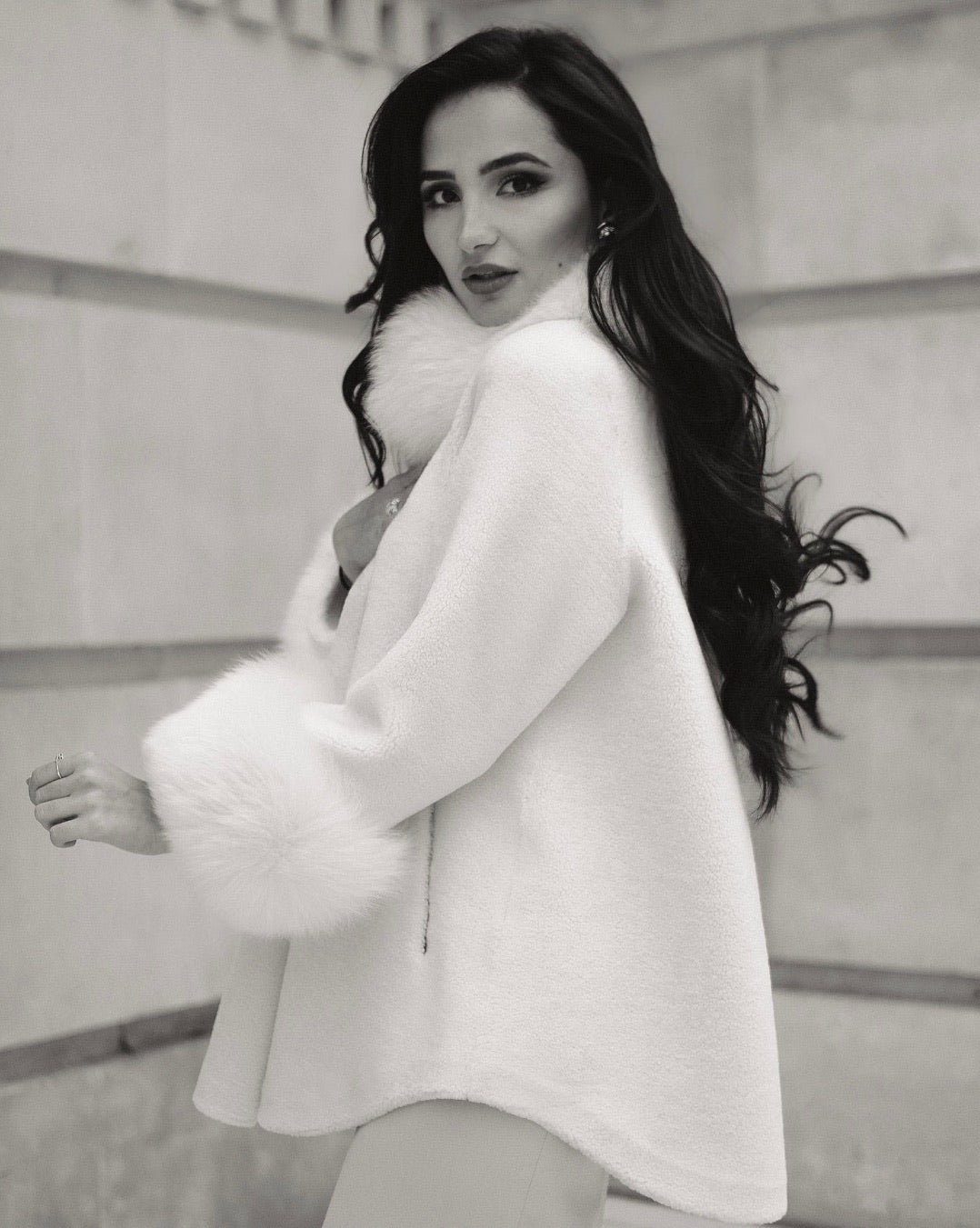 'Scarlett' Wool and Faux Fur Cape Coat in Bianco